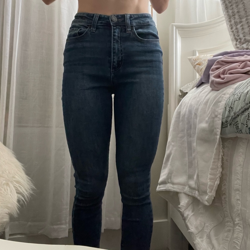 Super cute semi-high rise skinny Jean